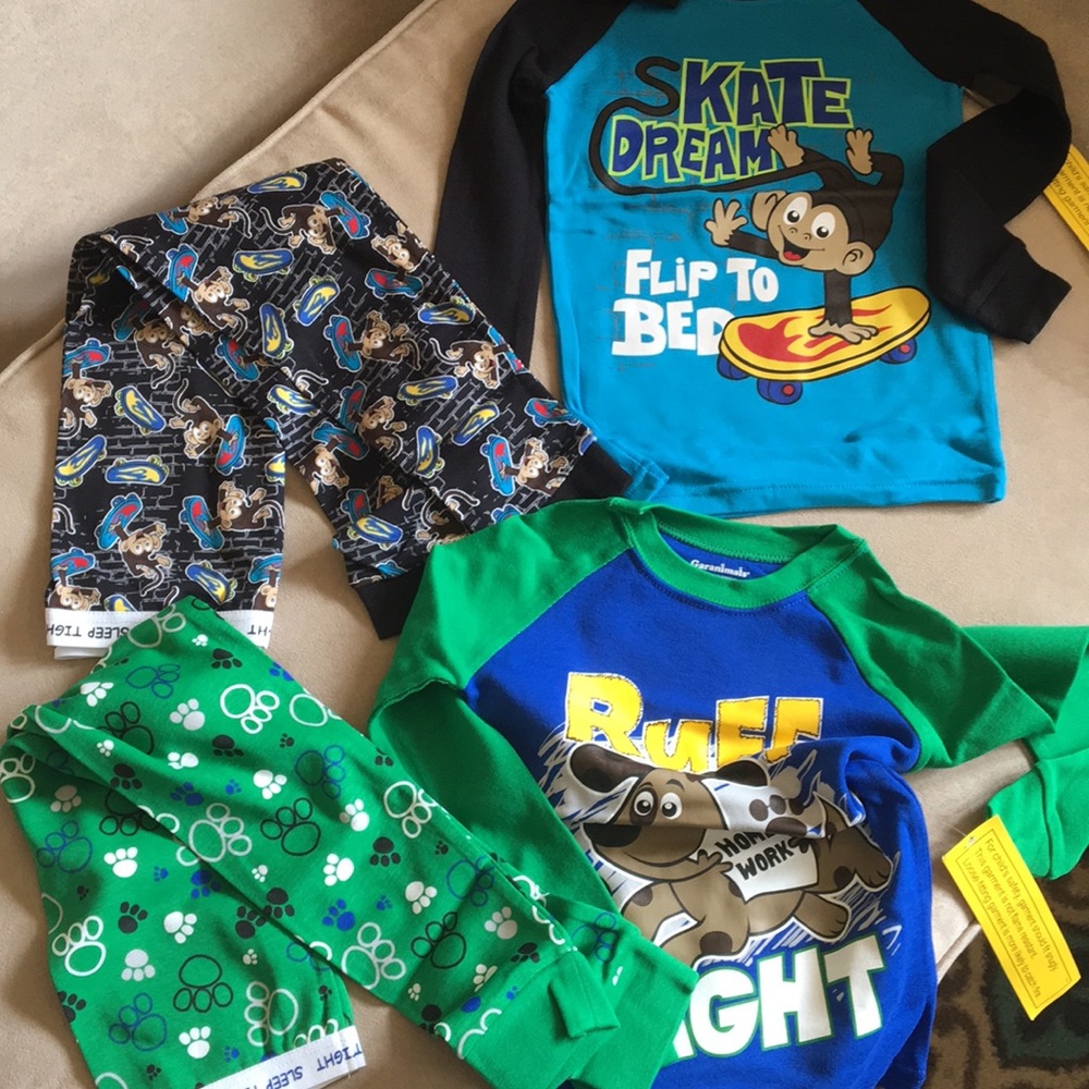 4T pjs set of 2